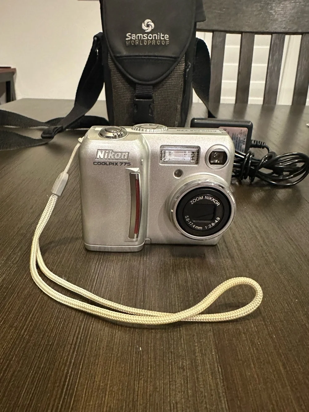Nikon Coolpix 775 Digicam Starter Kit TESTED & WORKING New Battery ,8MB CF Card